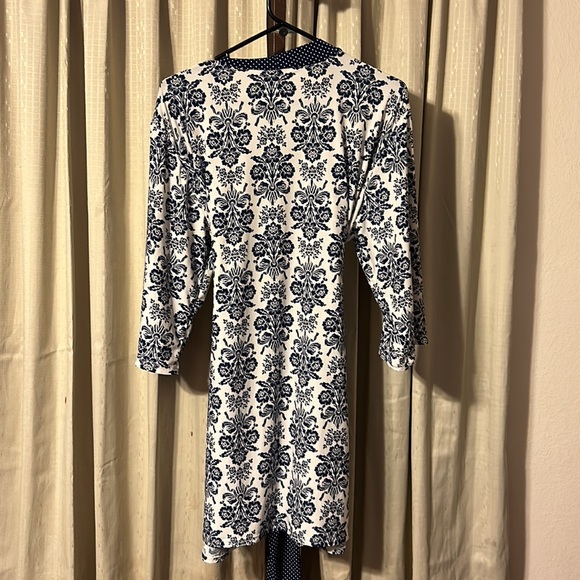 Laura Ashley Size Medium Silky Robe and Night Gown - Picture 2 of 7